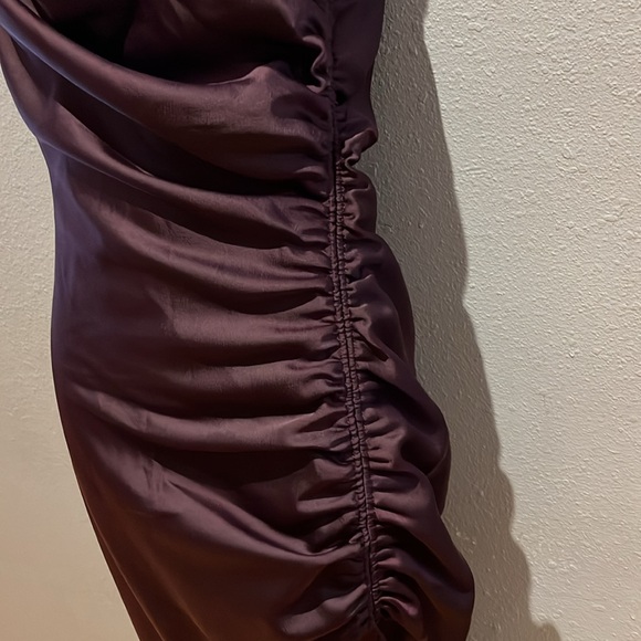 BHLDN Jennings Ruched Side Slit Satin Charmeuse Dress NEW Size 6 Dark Berry - Picture 5 of 14